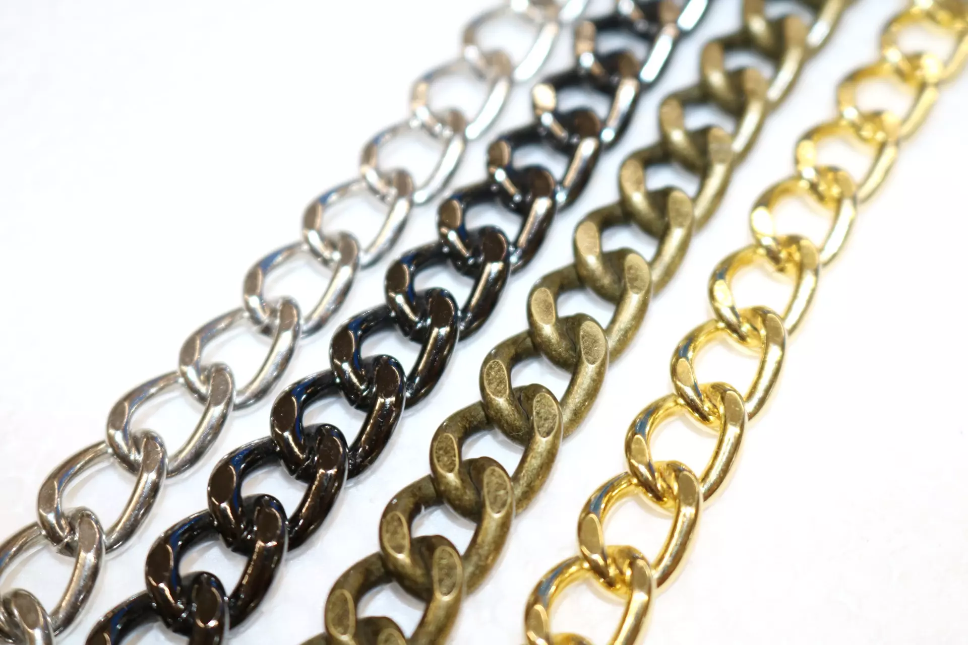 China Factory Purse Chains, Acrylic Coffee Bean Chain Bag Straps, with  Swivel Clasp, Purse Making Supplies 600mm in bulk online 