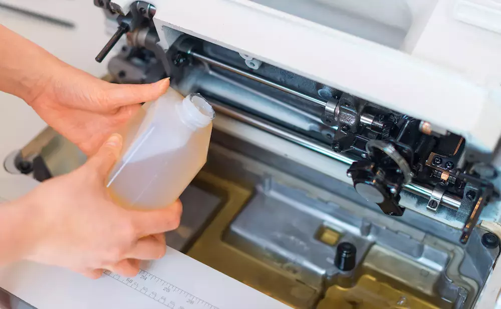 Does Sewing Machine Oil Expire?