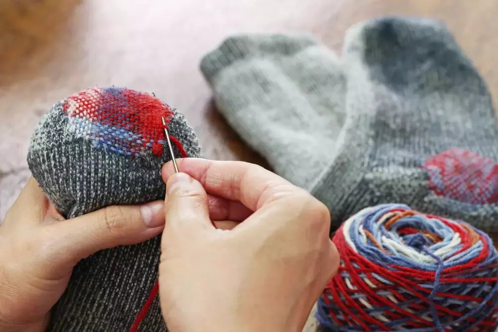 How to Darn a Sock