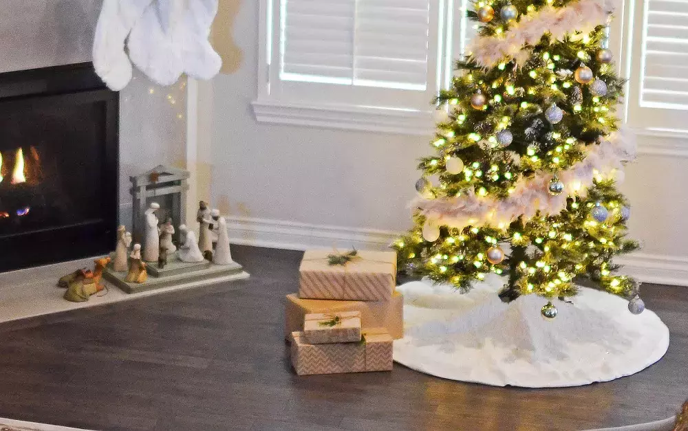 How to Sew Your Own Christmas Tree Skirt