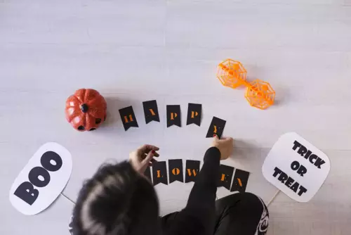 DIY Trick-or-Treat Halloween Banner