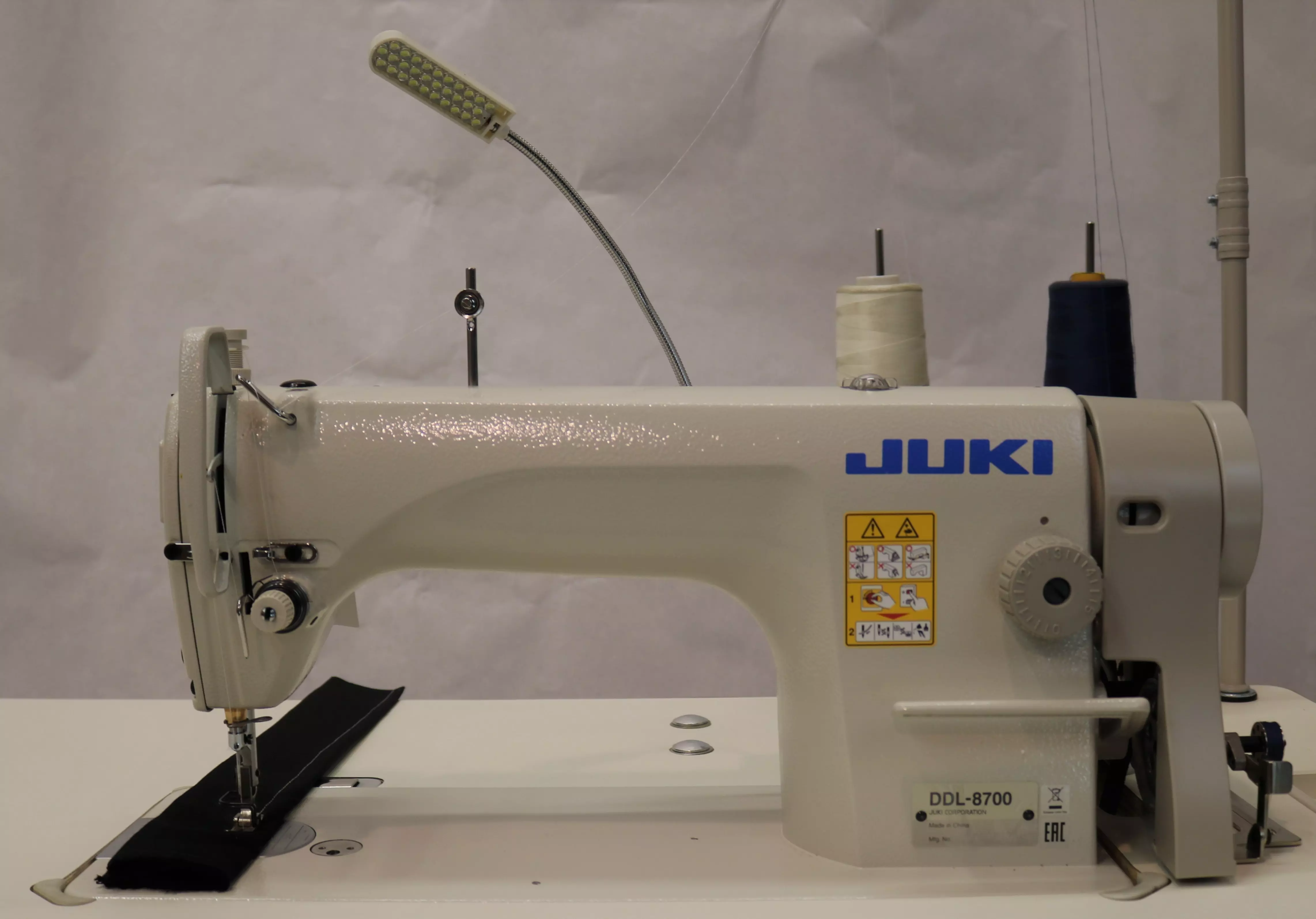 Купить машинку джуки. Промышленная швейная машина Juki DDL-8700h. Швейная машинка Juki DDL 8700. Швейная машинка Джуки 8700. Juki 8700-h Промышленная швейная машина.