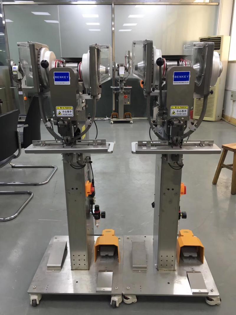 Full Automatic Prong/Plastic Snap Button Application Machine With Servo